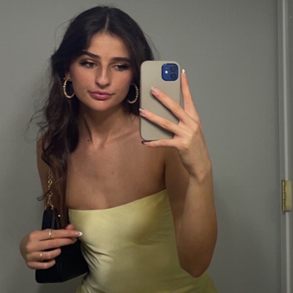 Meet your Posher, Adelina